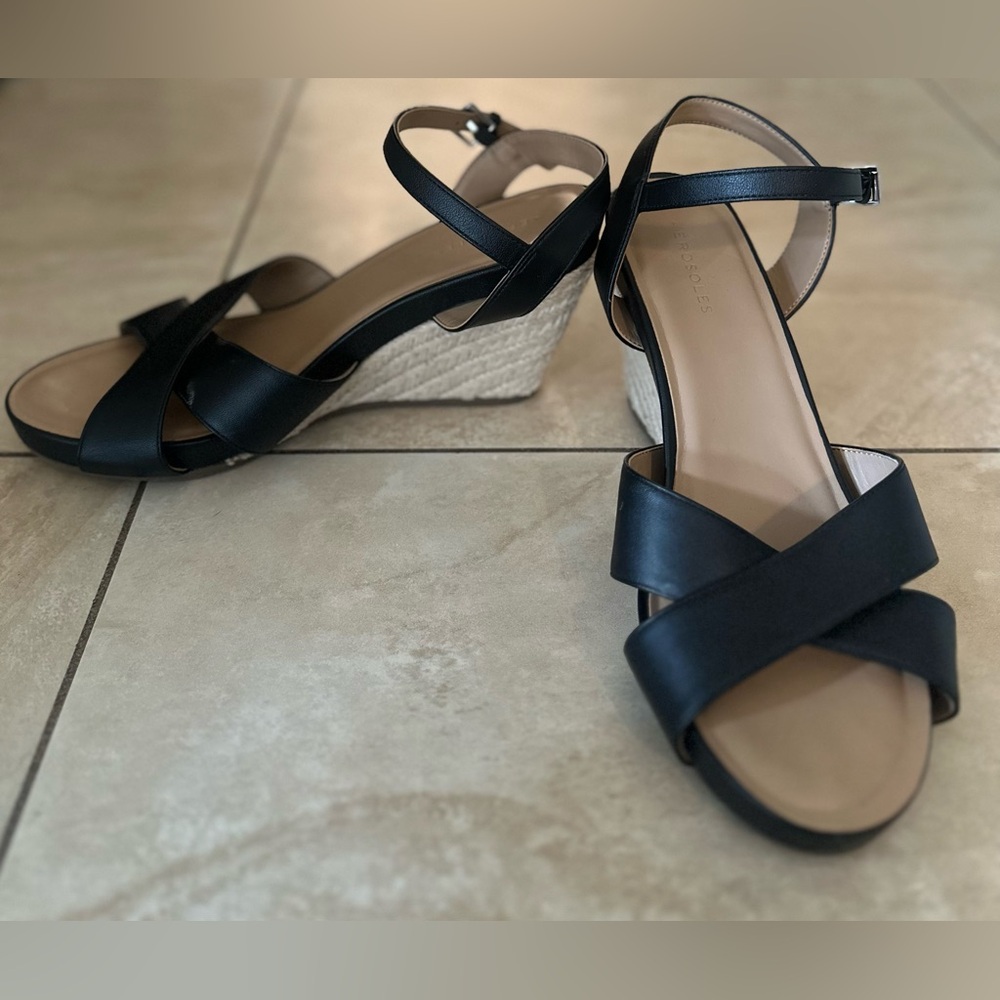 Black Wedge Aerosoles Sandals